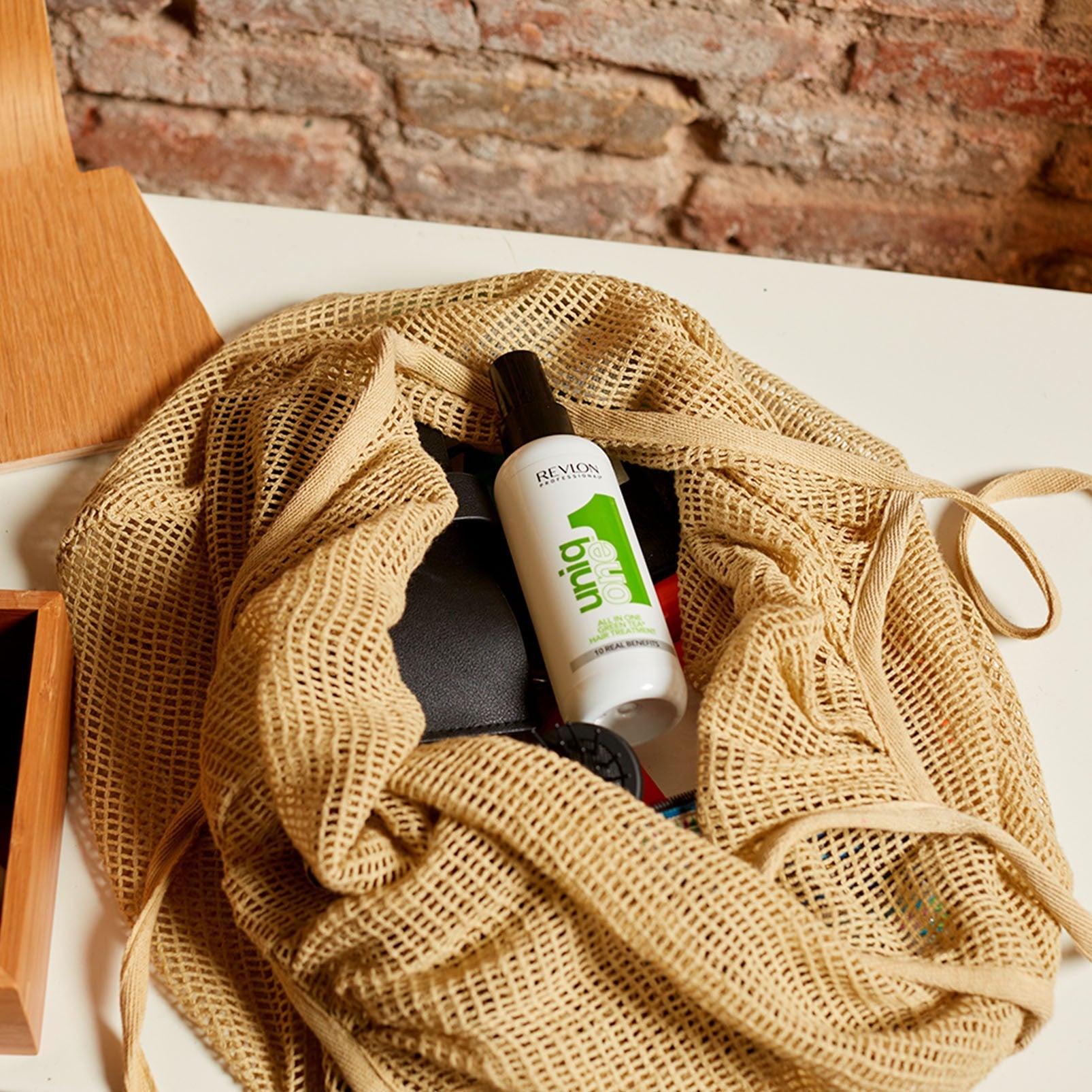 Revlon Professional UniqONE™ Repair Hair Spray Leave-In Treatment - 150ml - "All-in-One" 10 Benefits Hair Serum - Green Tea Fragrance